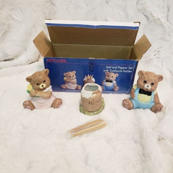 Salt & Pepper Shakers - Picture 3 of 11